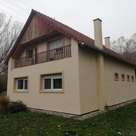 Maci Vendeghaz Apartment Бекесксаба Екстериор снимка