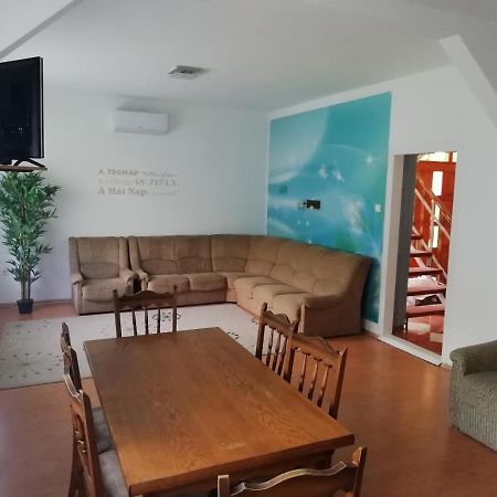 Maci Vendeghaz Apartment Бекесксаба Екстериор снимка