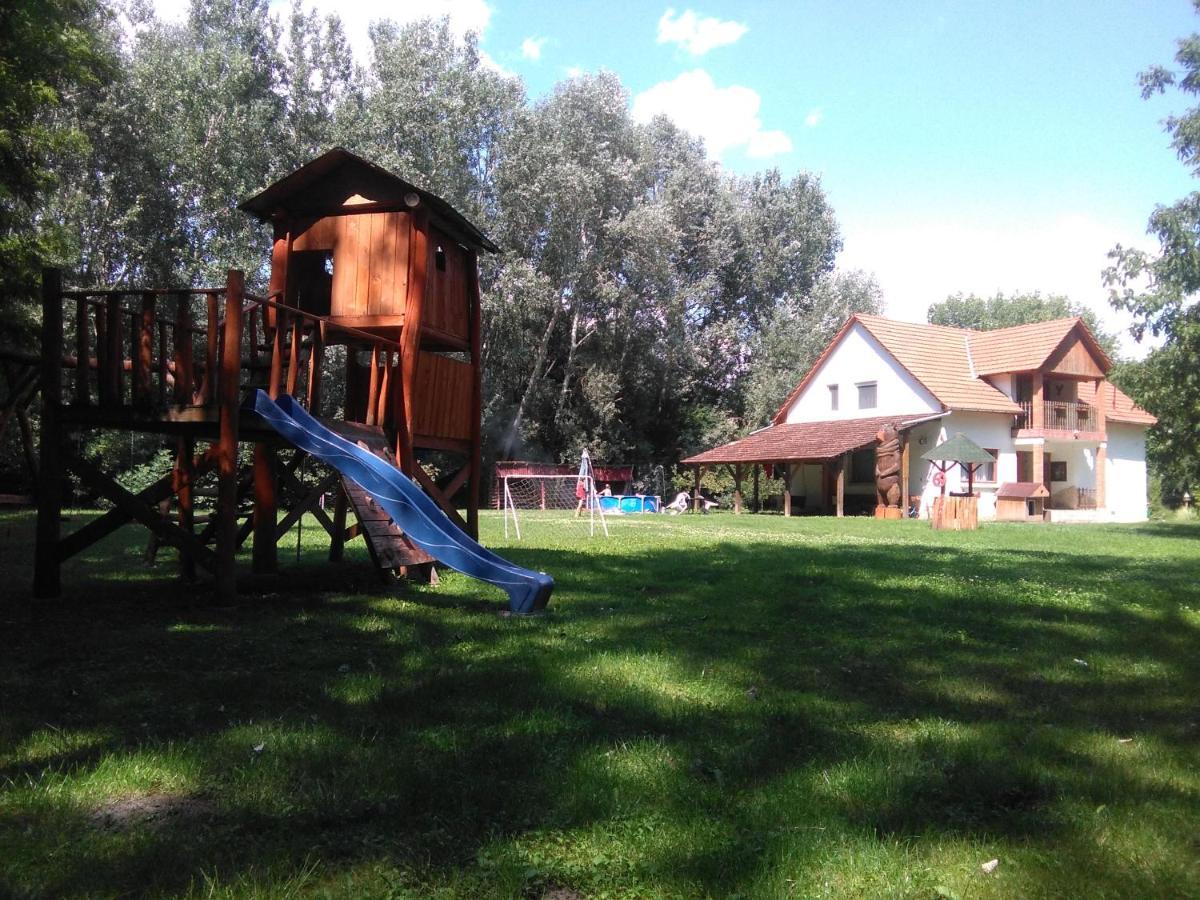 Maci Vendeghaz Apartment Бекесксаба Екстериор снимка